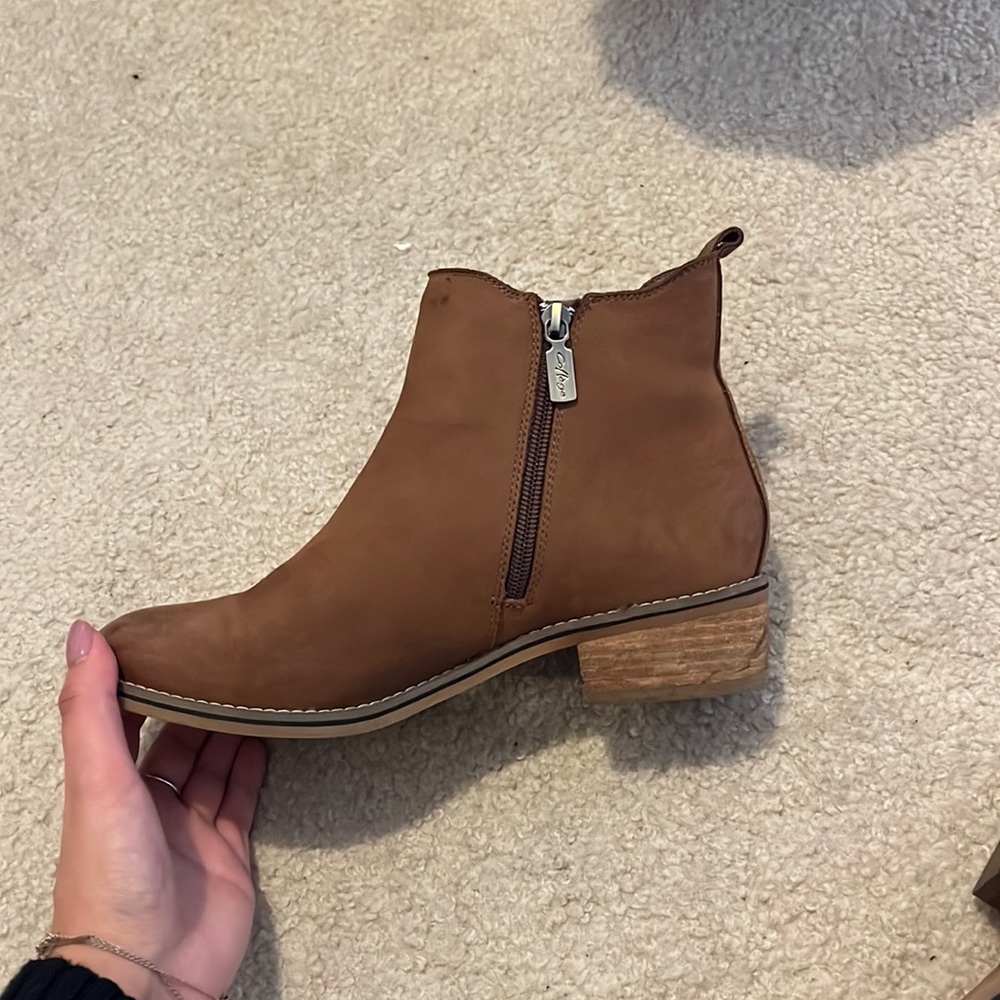 Brown booties - Picture 2 of 4